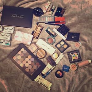 42 item make up bundle.